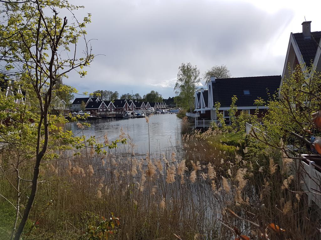Blaues Haus Am See Wendisch Rietz Bagian luar foto